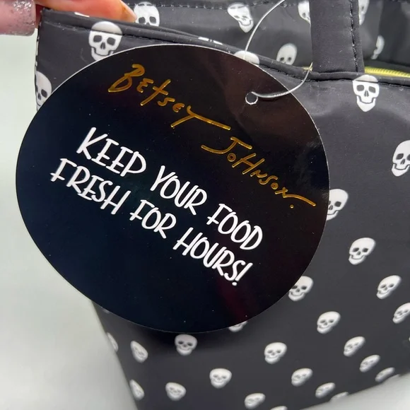NWOT Betsey Johnson Black and White Skull Lunch Tote - Picture 8 of 9